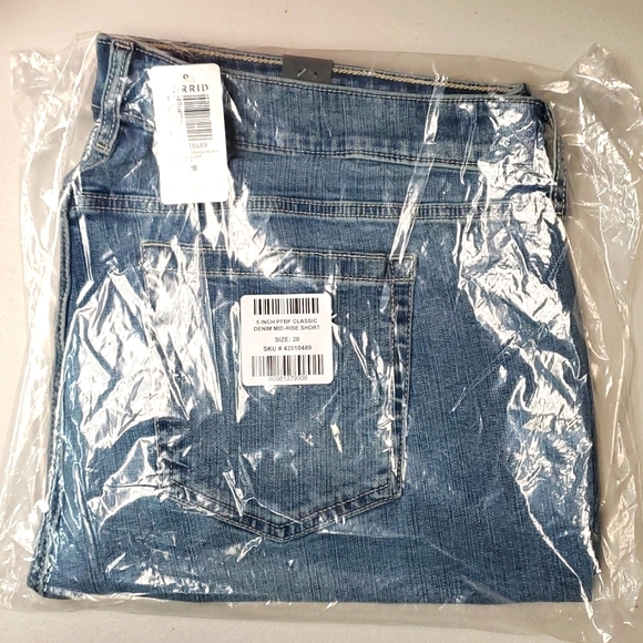 ❤️NWT VINTAGE TORRID SHORTS - 5" BOYFRIEND  STUDDED DENIM - MID RISE - PLUS SIZE - Picture 5 of 16